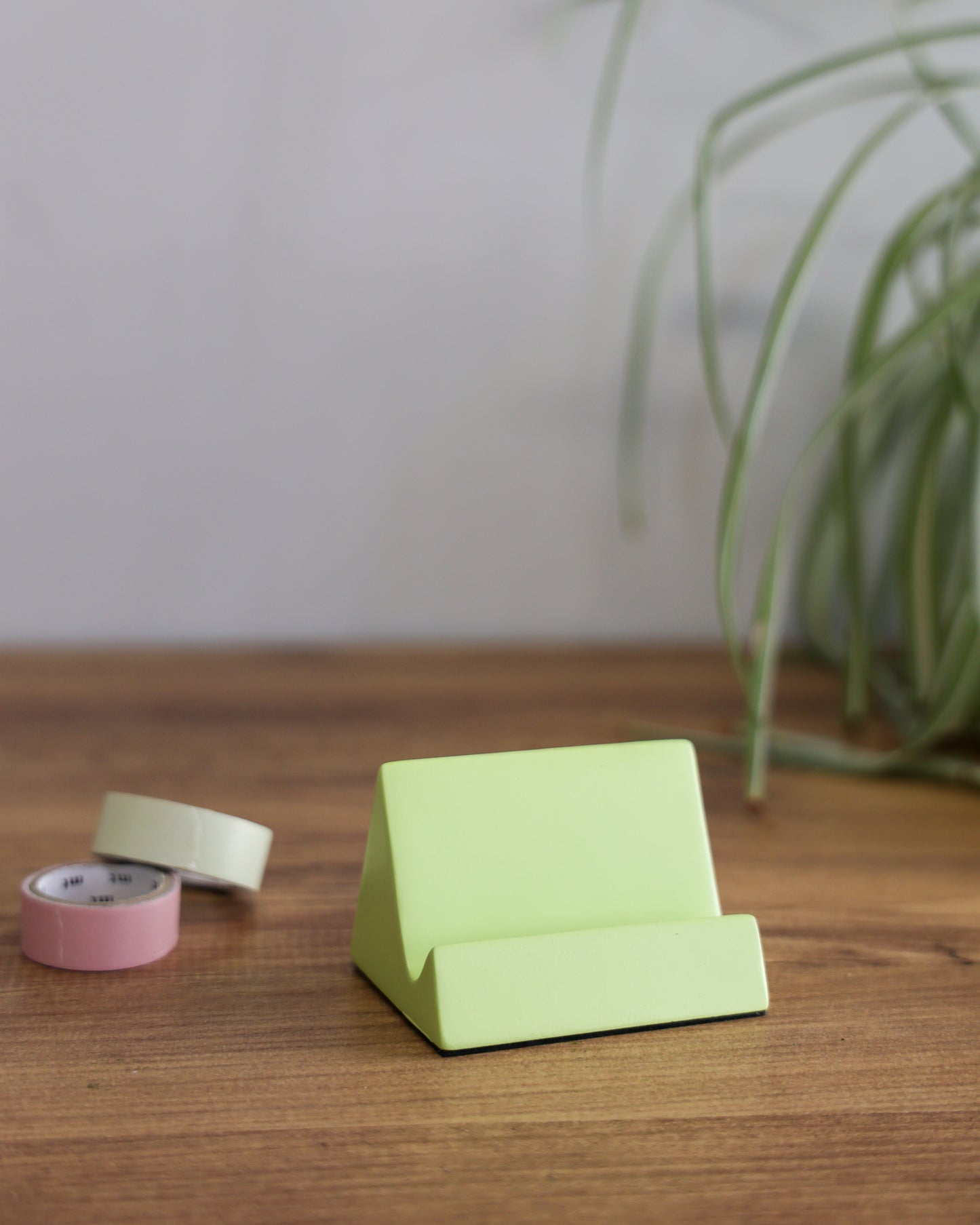 Travelista Resin Phone Stand